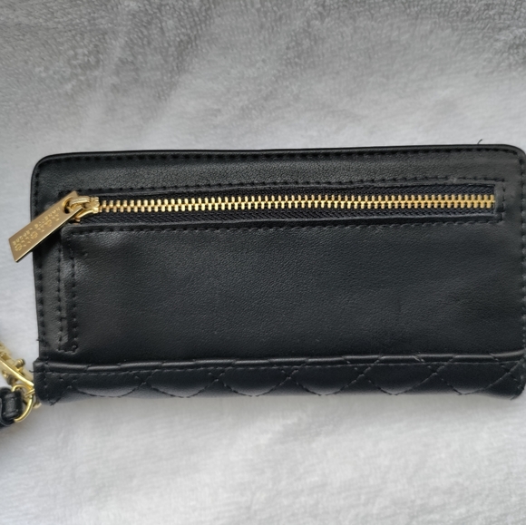 🆕Nanette Lepore | Quilted USB Cell Phone Charging Wristlet Wallet Black & Gold - Picture 3 of 16